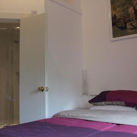 אדינבורו Swan Lake Guest House מראה חיצוני תמונה